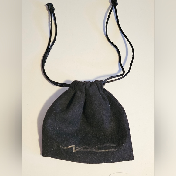 MAC Cosmetics Belt Buckle - Picture 3 of 3